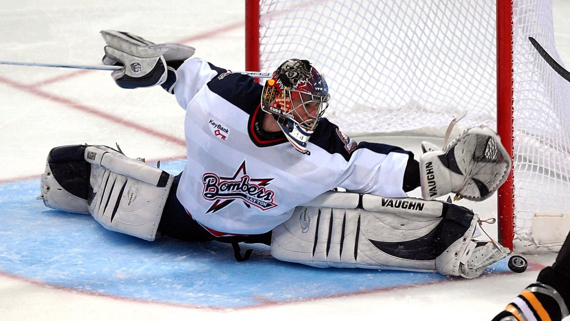 开云体育官网-赛道之外，英格拉姆的防守艺术与F1新赛季的揭幕战之夜